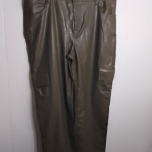 Abercrombie & Fitch Women Vegan leather High Rise Relaxed Cargo Pants in Olive